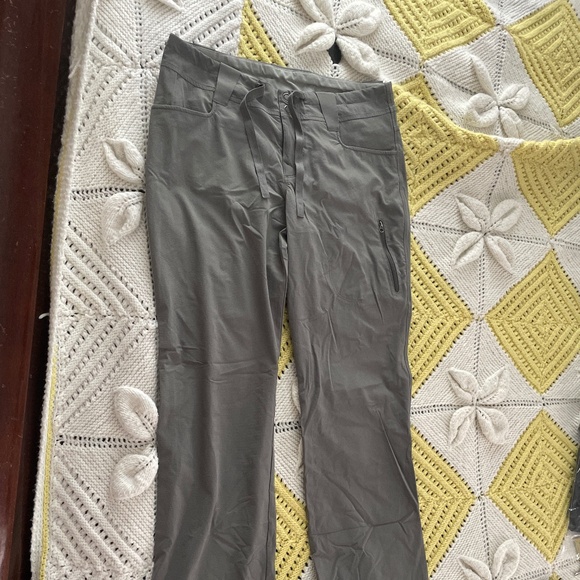 Women’s size 4 gray outdoor research hiking pants excellent - Picture 1 of 10
